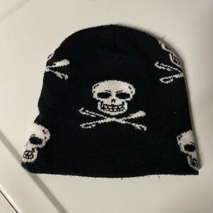 Black Skull and Crossbones Beanie